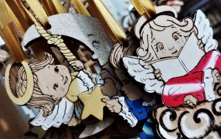 angioletti in legno per decorazioni natalizie che puoi trovare da cesano idee regalo torino